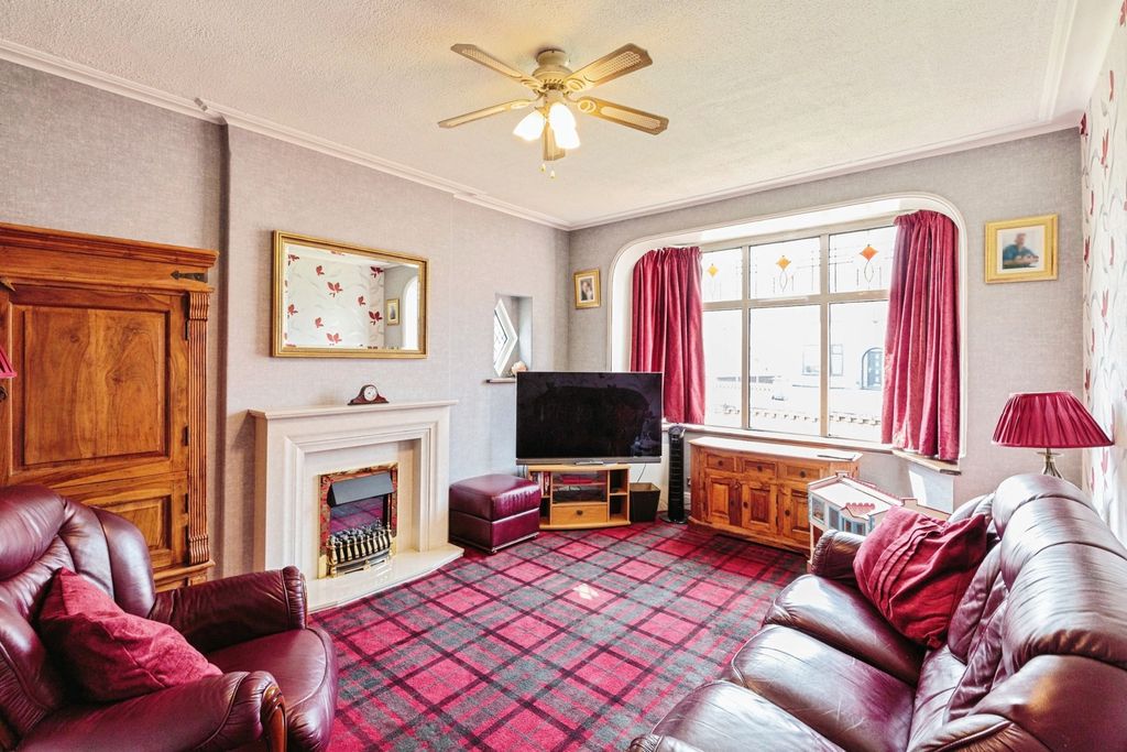 Property photo 2 of 17 Photo
