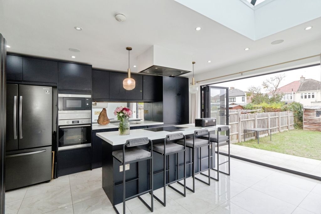 Property photo 2 of 24 Pbox-Img.Jpg