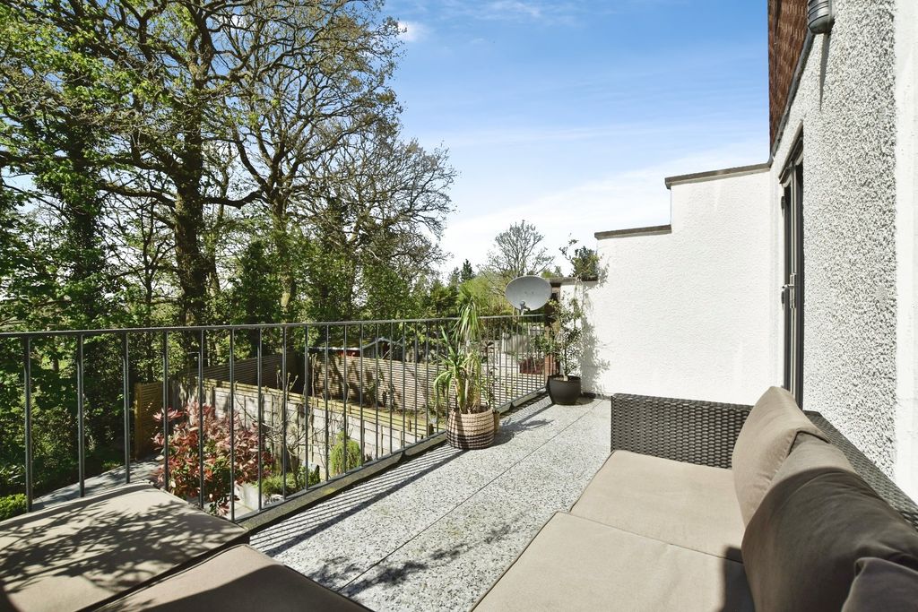 Property photo 2 of 25 Sun Terrace