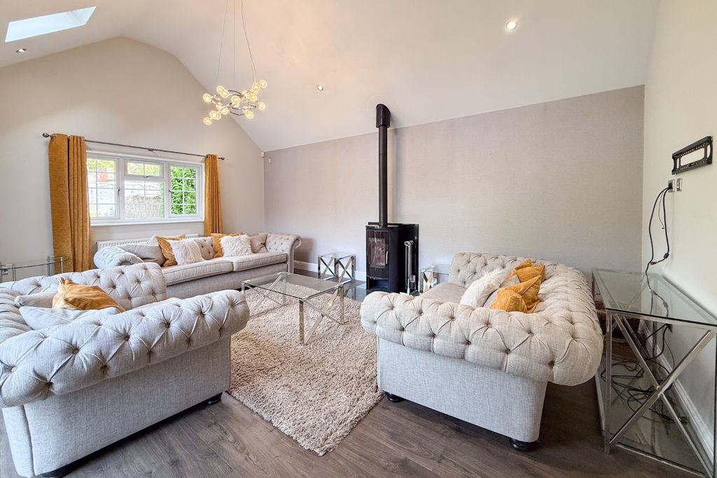 Property photo 2 of 24 4594985