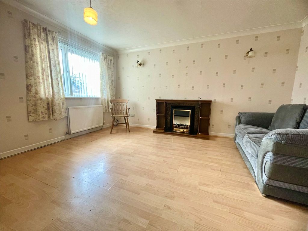 Property photo 3 of 10 Lounge