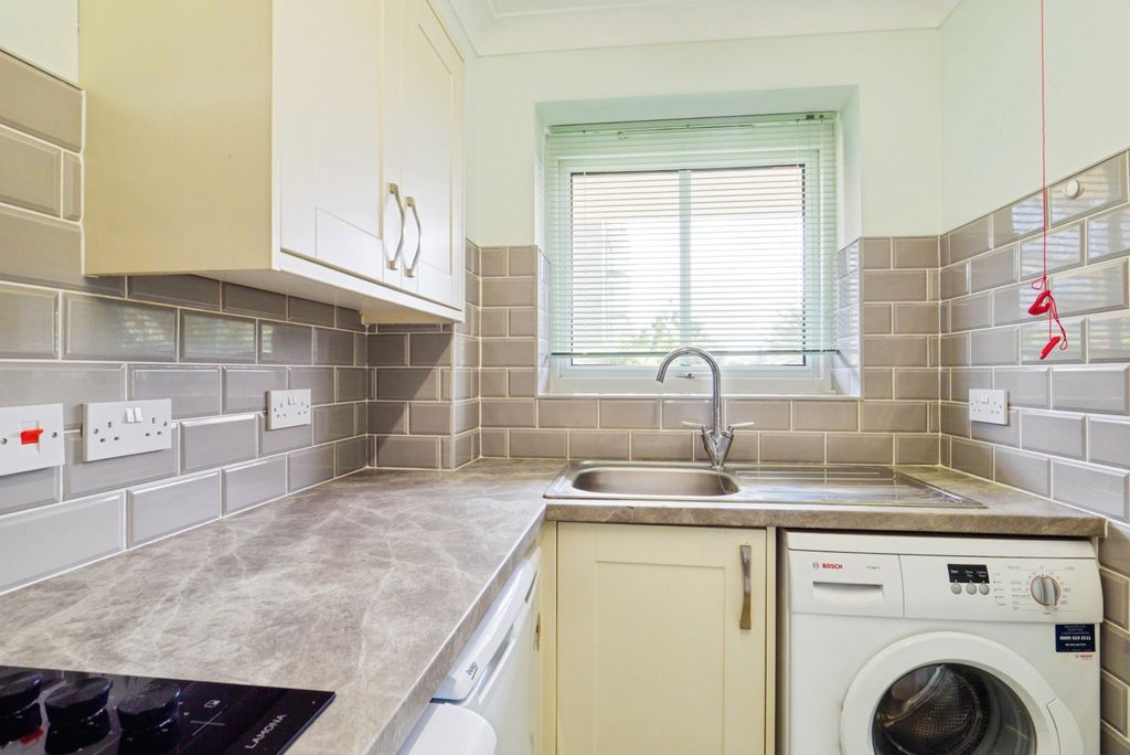 Property photo 3 of 17 Kitchen