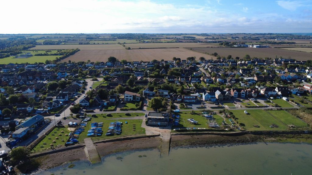 Property photo 2 of 32