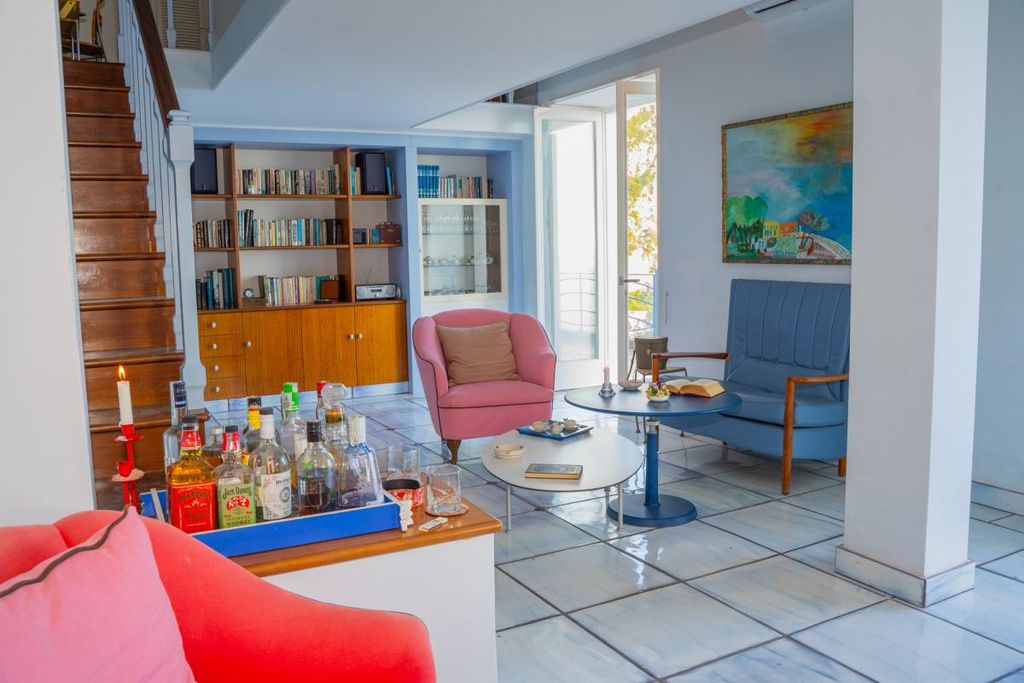 Property photo 2 of 26