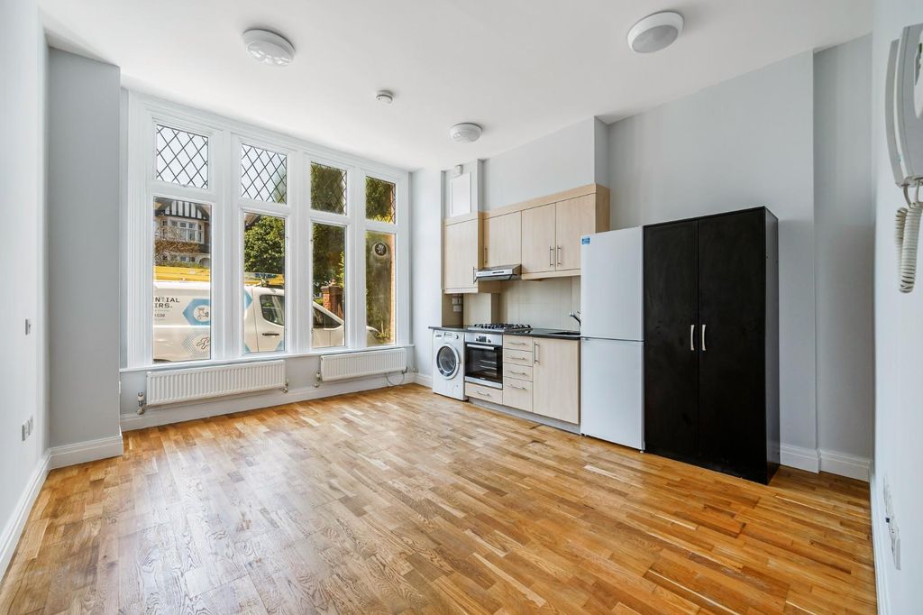 Property photo 1 of 5 Flat 1-368 Uxbridge Road-1.Jpg