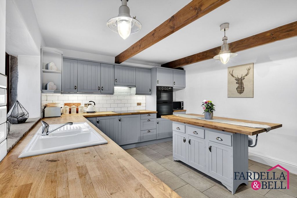 Property photo 3 of 25