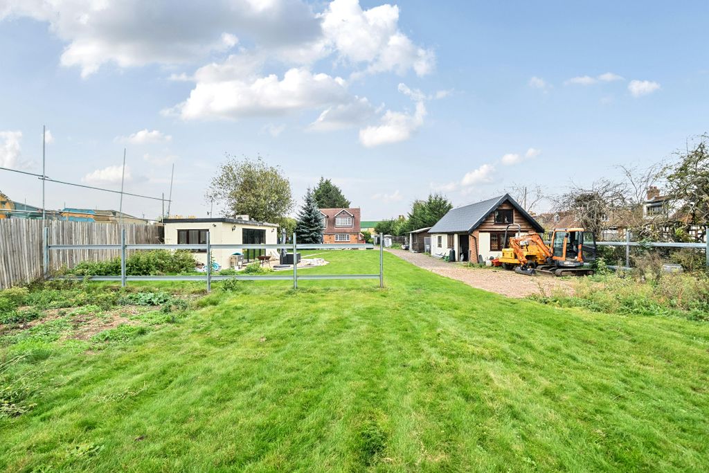 Property photo 3 of 17 1365111568E922673Fe36.Jpg