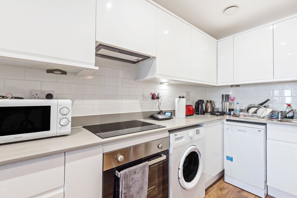 Property photo 3 of 8 701723 (4)