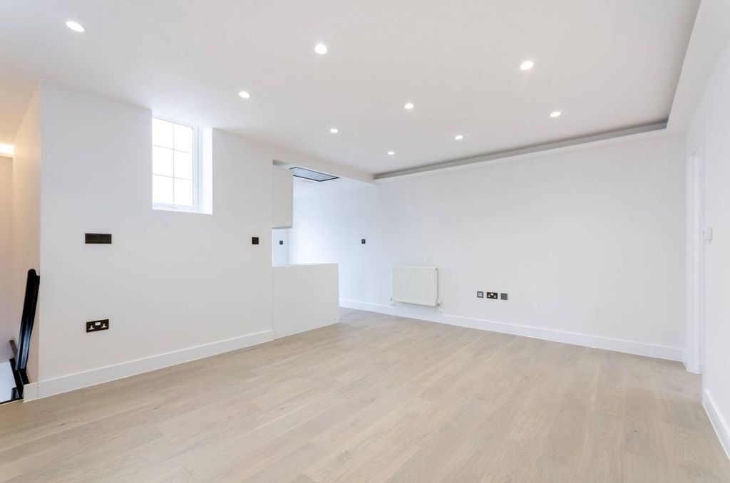 Property photo 1 of 5
