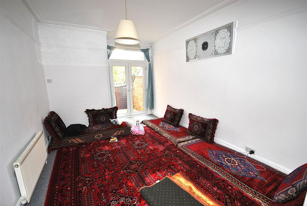 Property photo 3 of 11 Dining Room