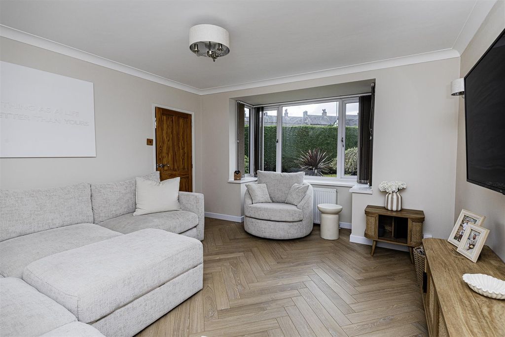 Property photo 2 of 32 Living Room