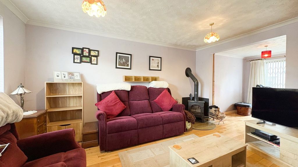 Property photo 2 of 22