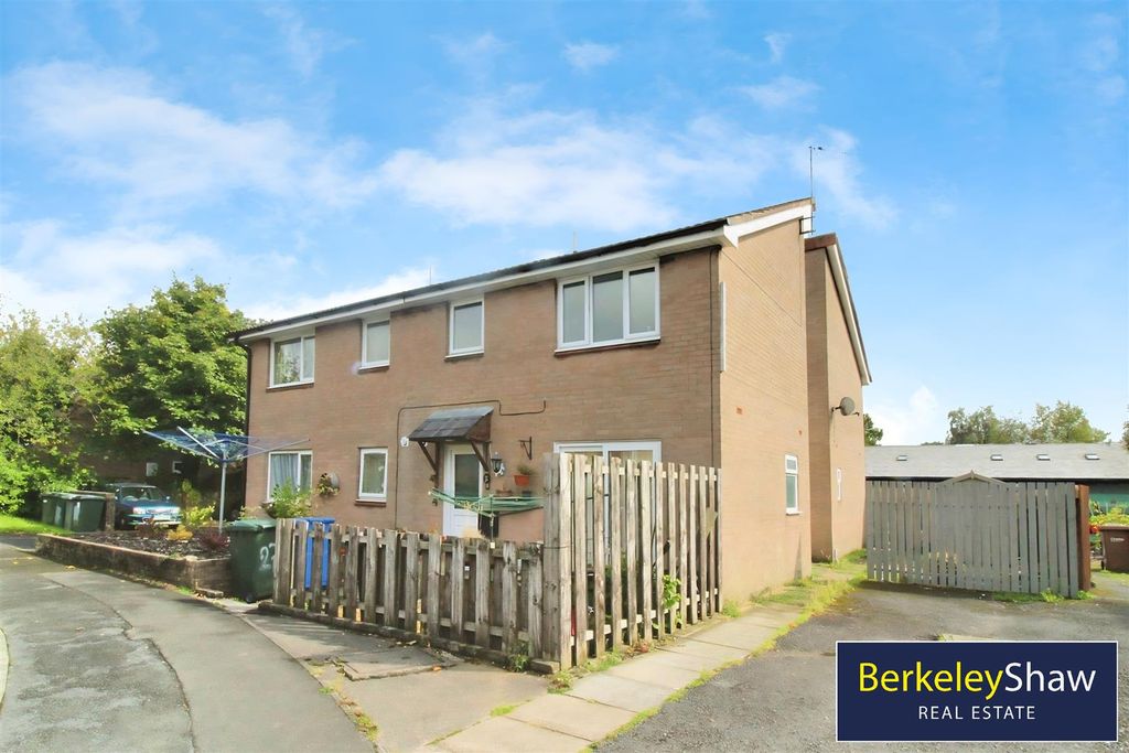 Property photo 1 of 7 External