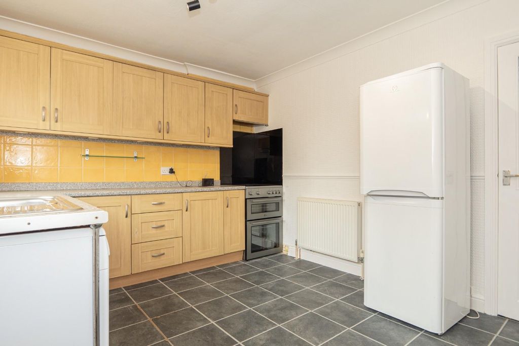 Property photo 2 of 19 Kitchen