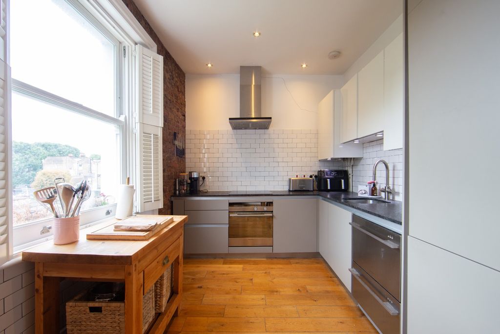 Property photo 3 of 12 4591064