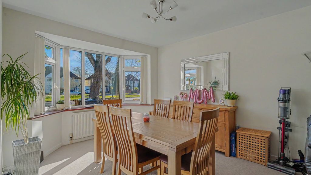 Property photo 2 of 28