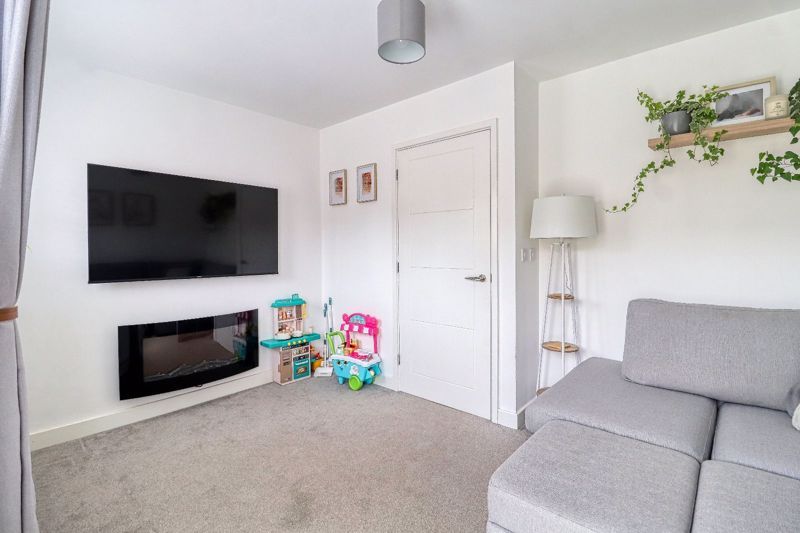 Property photo 3 of 13 Lounge