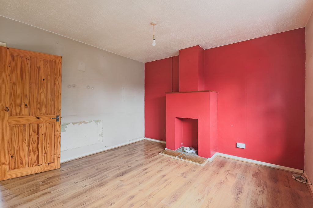 Property photo 3 of 15 35 Queens Drive, Stroud, Gloucestershire, Gl5 4Nb