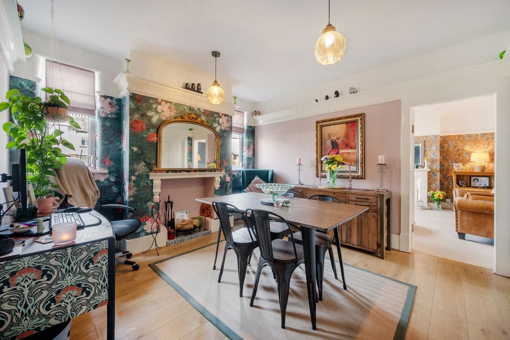 Property photo 3 of 48 3844555