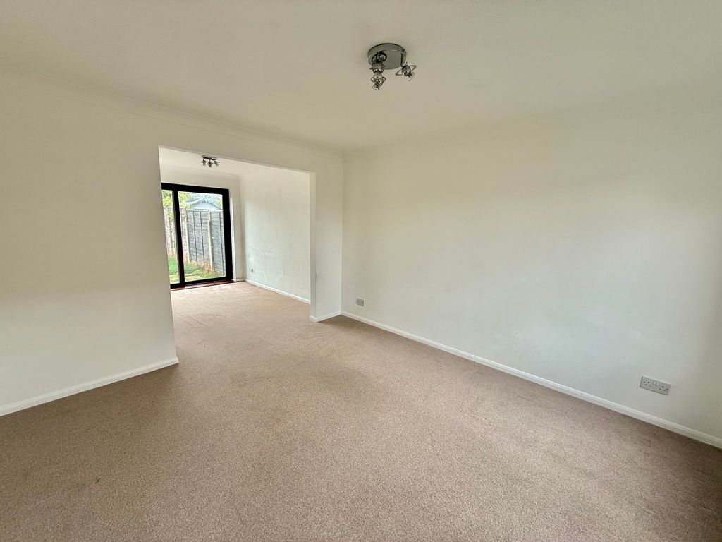 Property photo 3 of 6 Living Room