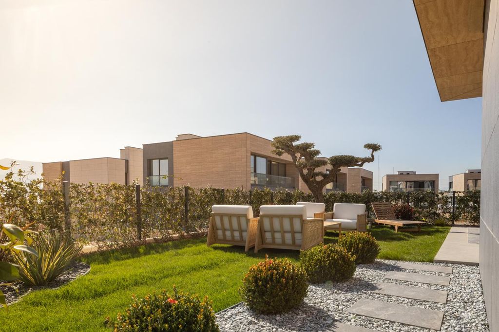 Property photo 3 of 53