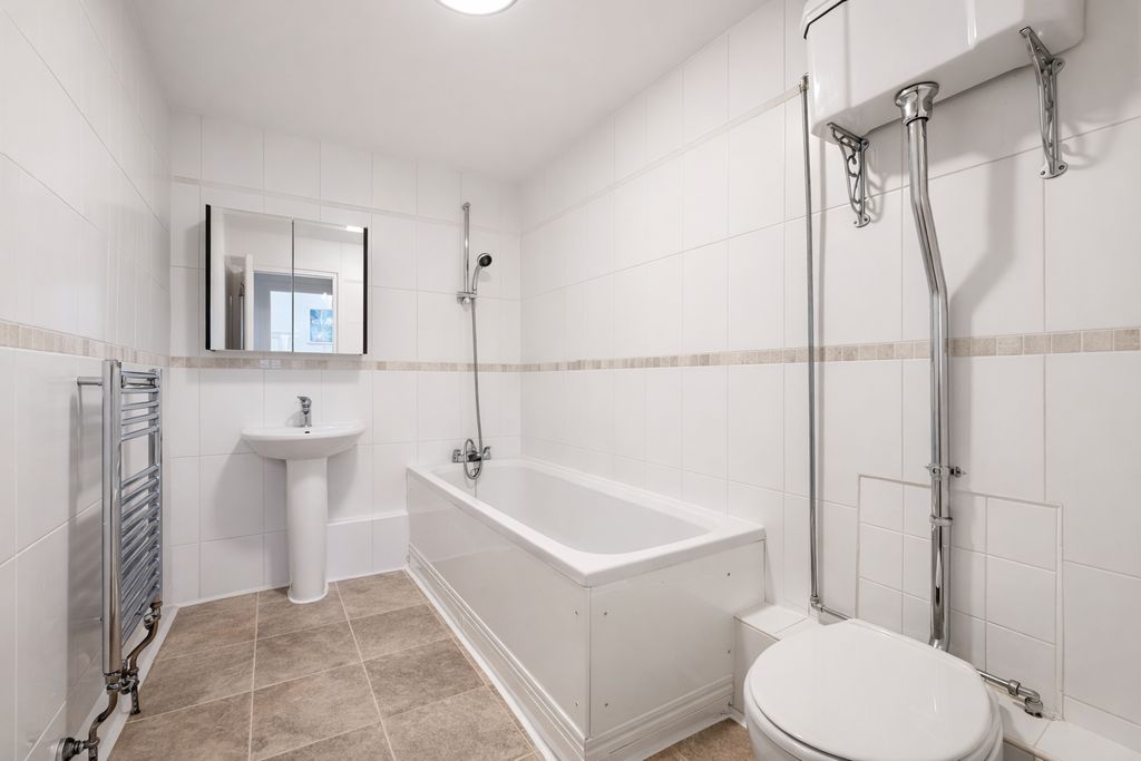 Property photo 3 of 6 Picture 3