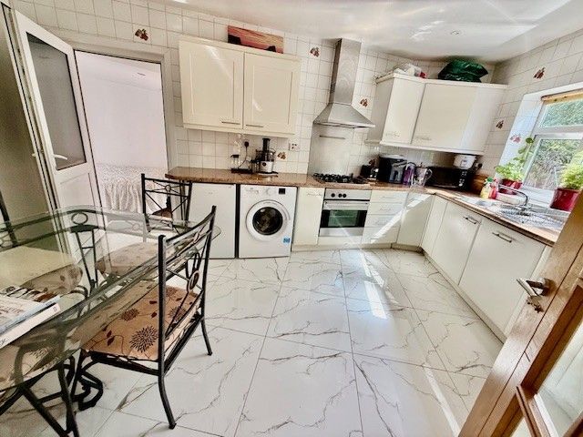 Property photo 3 of 5 Kc