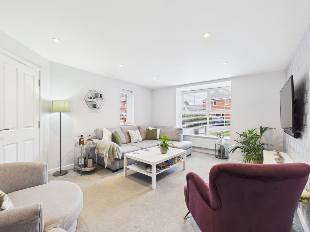 Property photo 3 of 24 Lounge