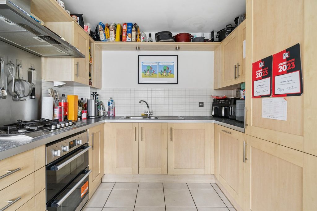 Property photo 2 of 23