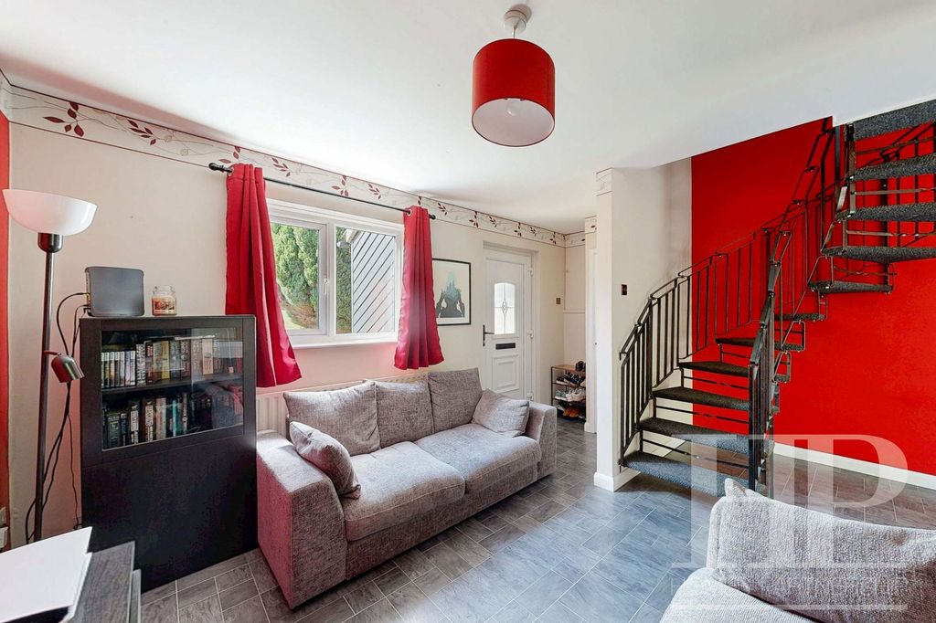 Property photo 2 of 19