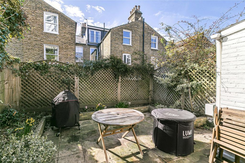 Property photo 3 of 9 Terrace