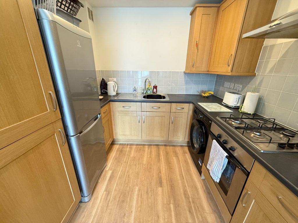 Property photo 3 of 9 4939204