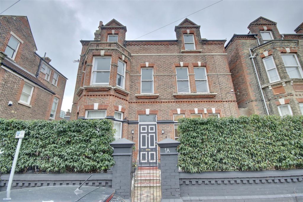 Property photo 1 of 12 Ab3Cabe8-4C83-421F-8B1A-4Ff3Bbcd64A6_1_201_A.Jpeg