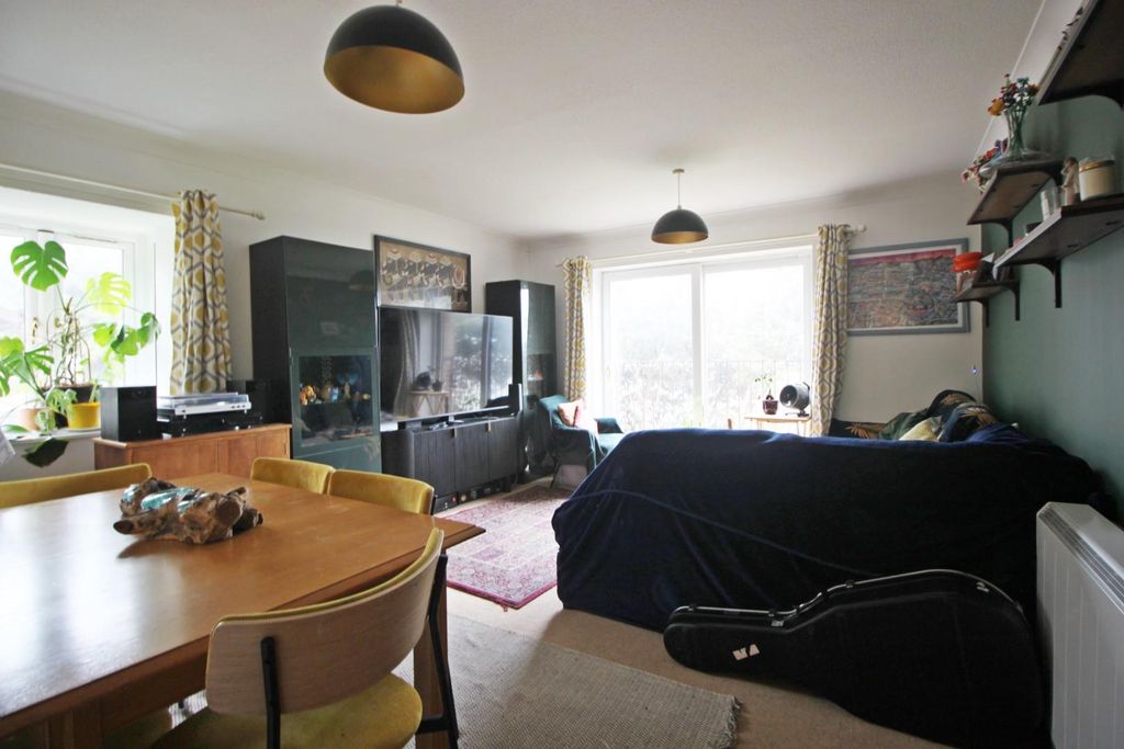 Property photo 3 of 11 Lounge 2.Jpg