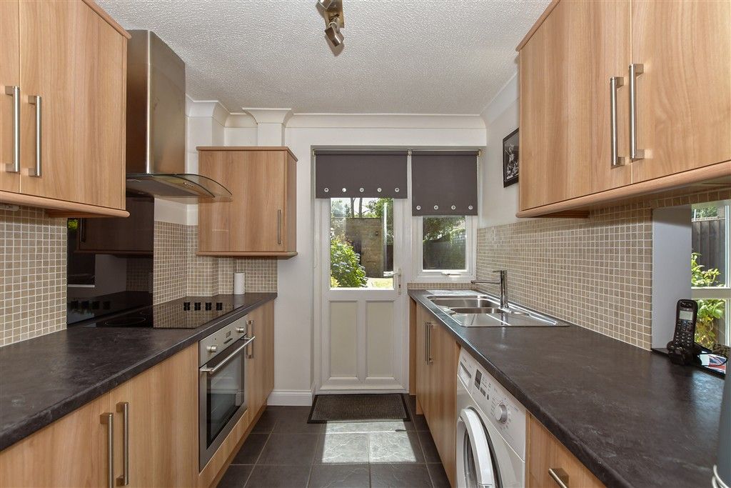 Property photo 2 of 10 Kitchen