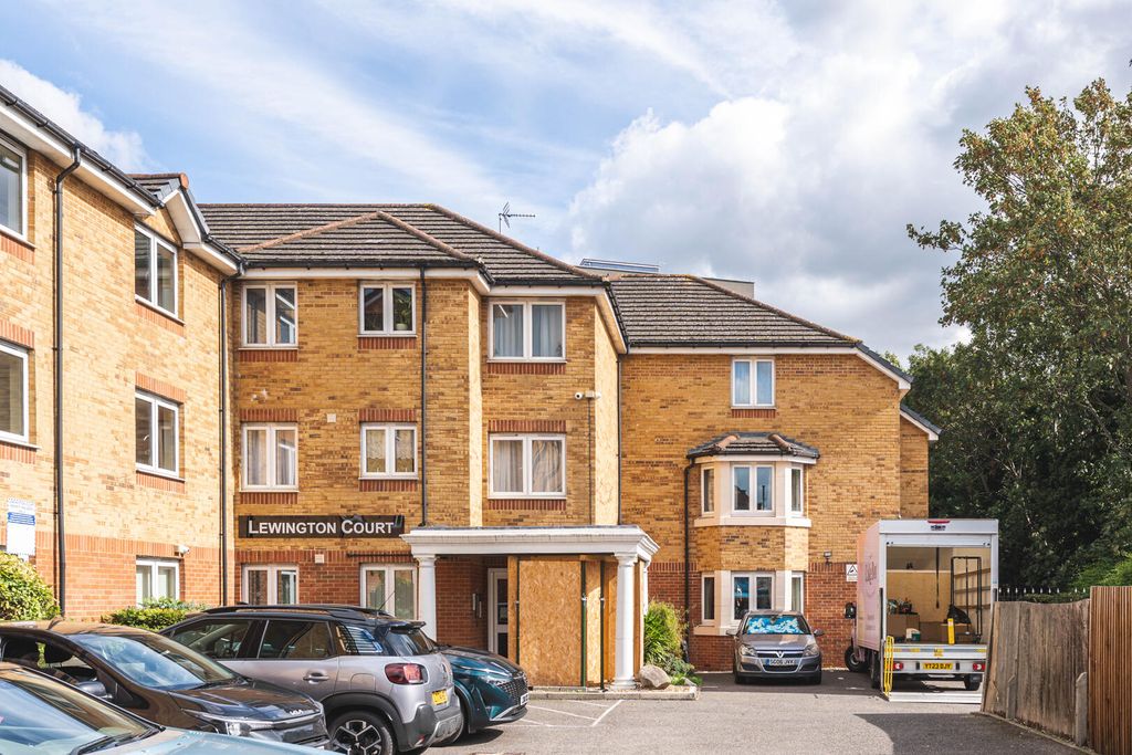 Property photo 1 of 16 Front (Exterior)