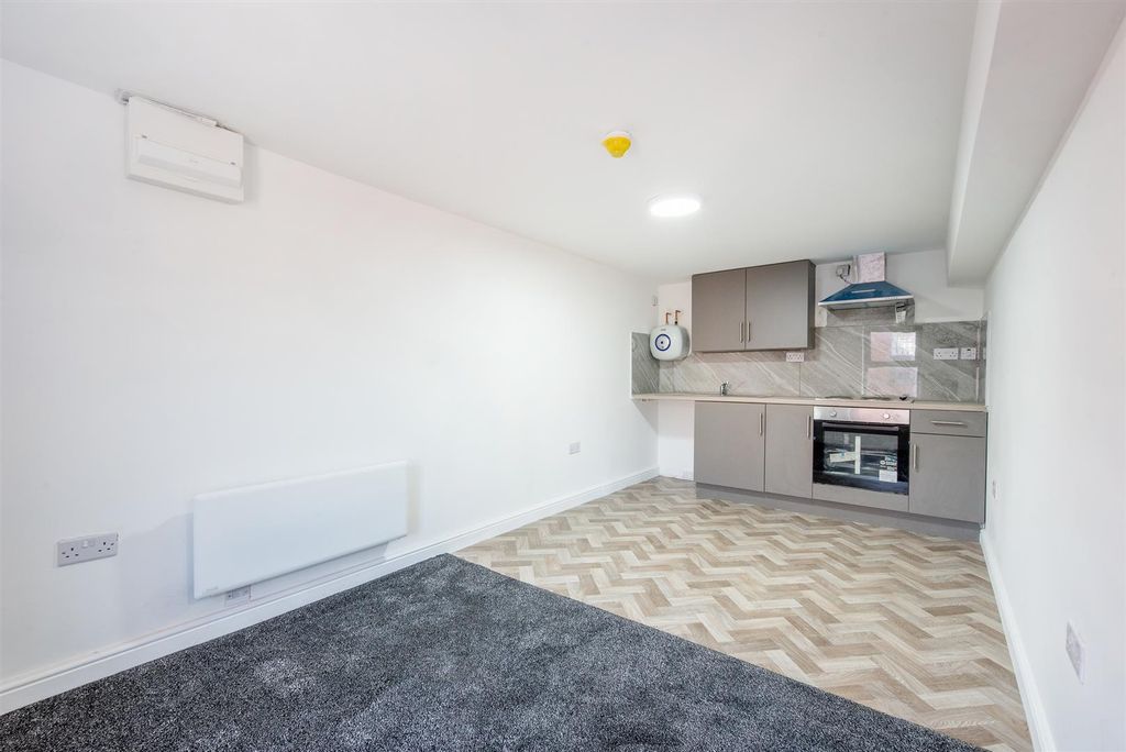 Property photo 3 of 9 Flat 2 Kitchen.Jpg