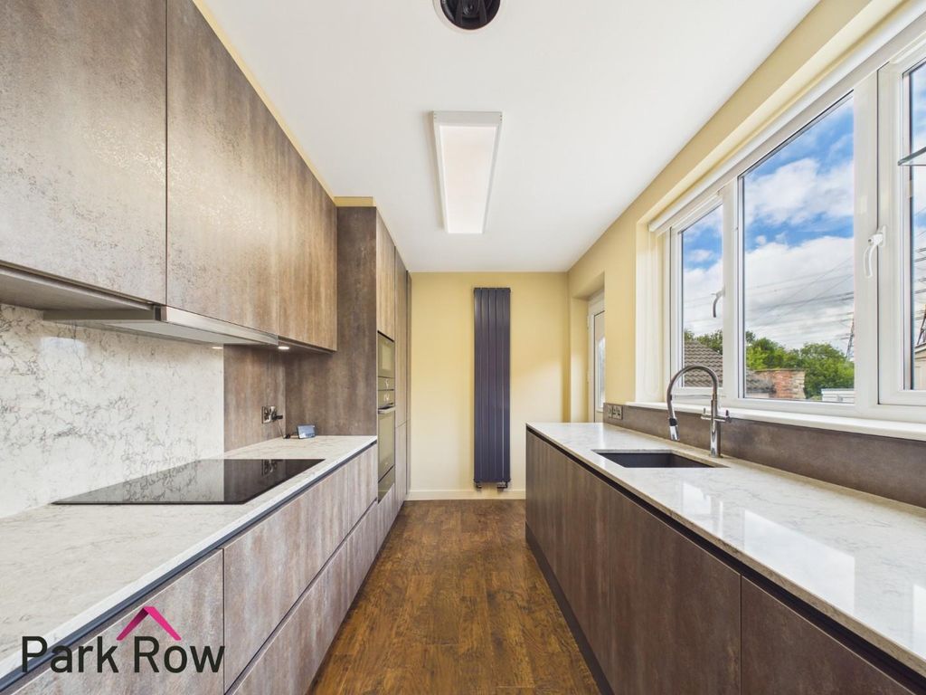 Property photo 3 of 21 Kitchen
