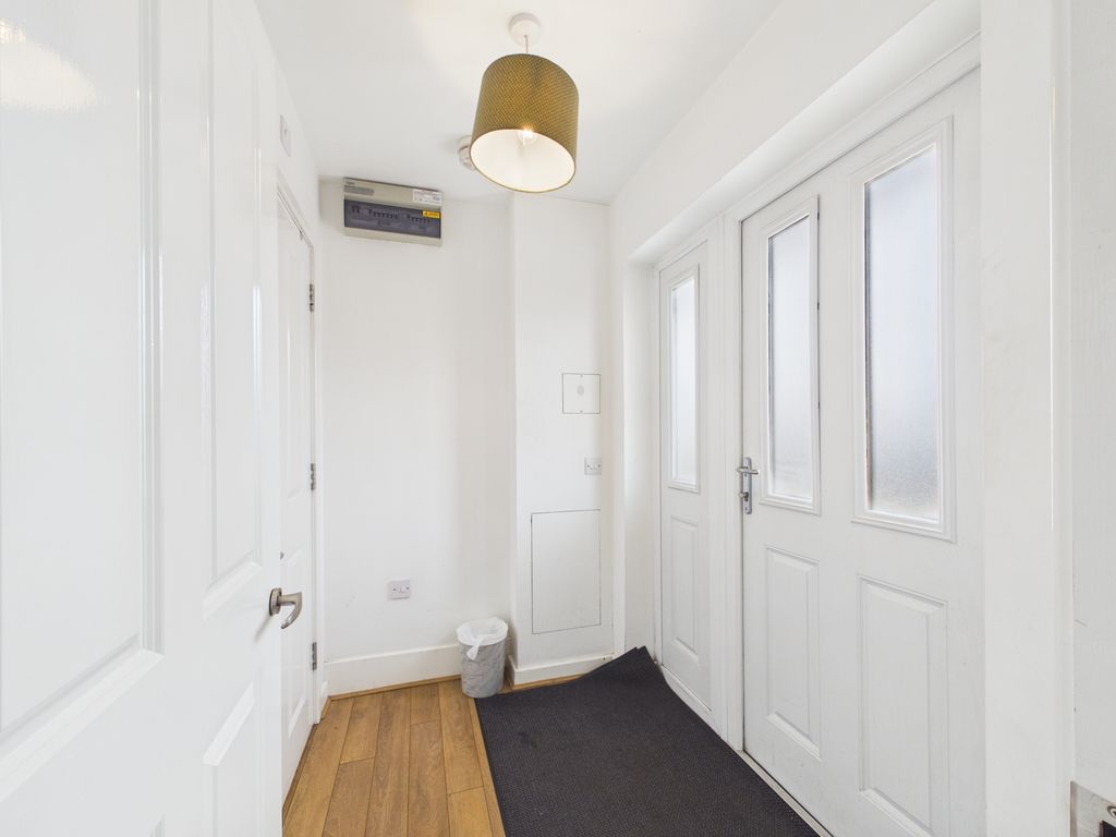 Property photo 2 of 6 Entrance Hallway