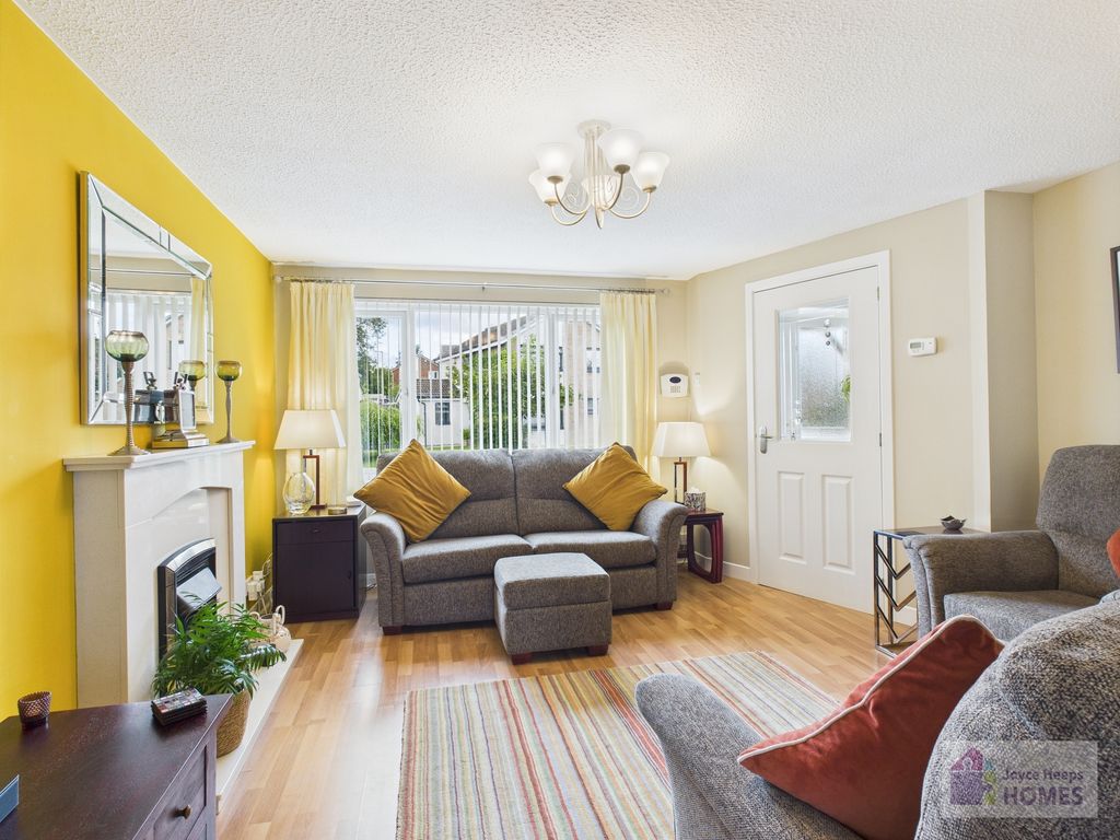 Property photo 2 of 16 Lounge