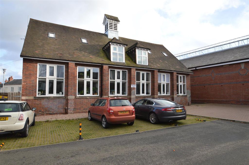 Property photo 1 of 6 Approach