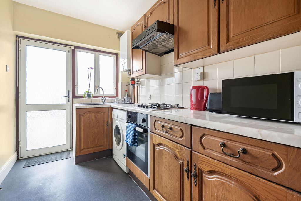 Property photo 3 of 25 Kitchen