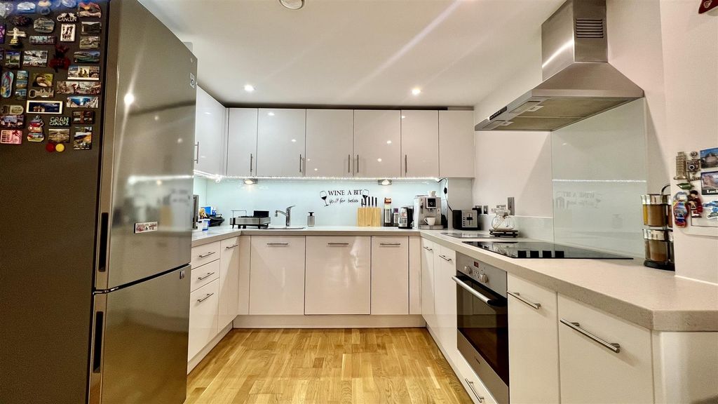 Property photo 1 of 9 Kitchen