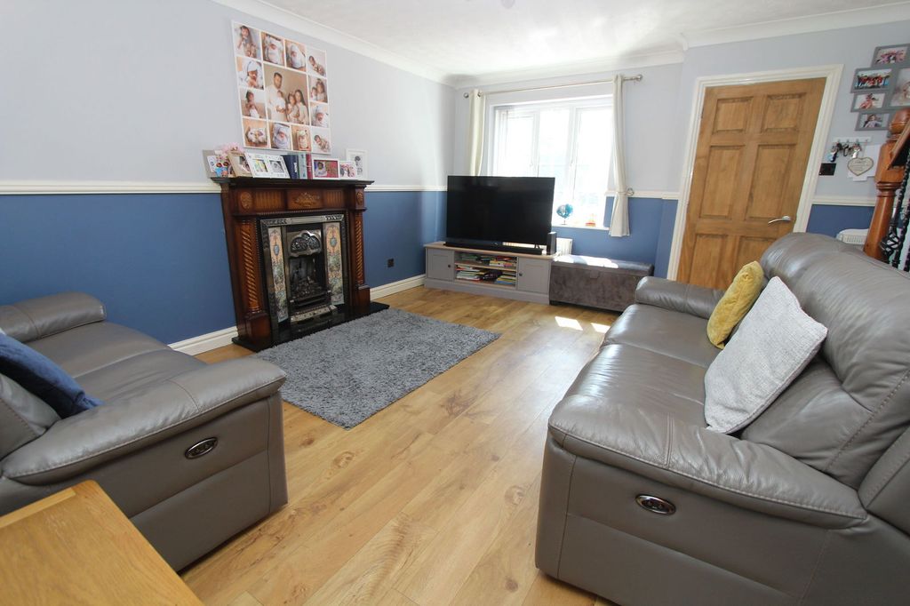 Property photo 2 of 21