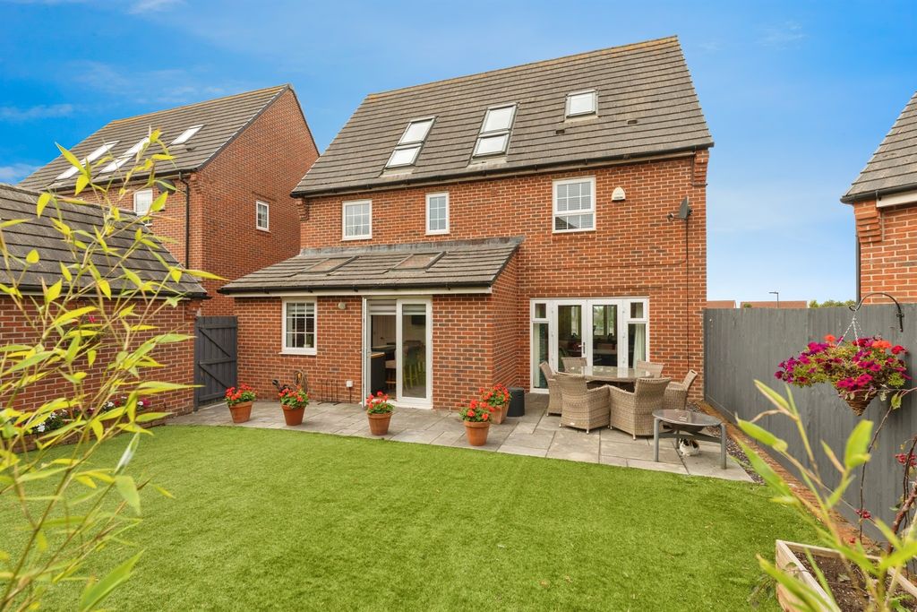 Property photo 1 of 21