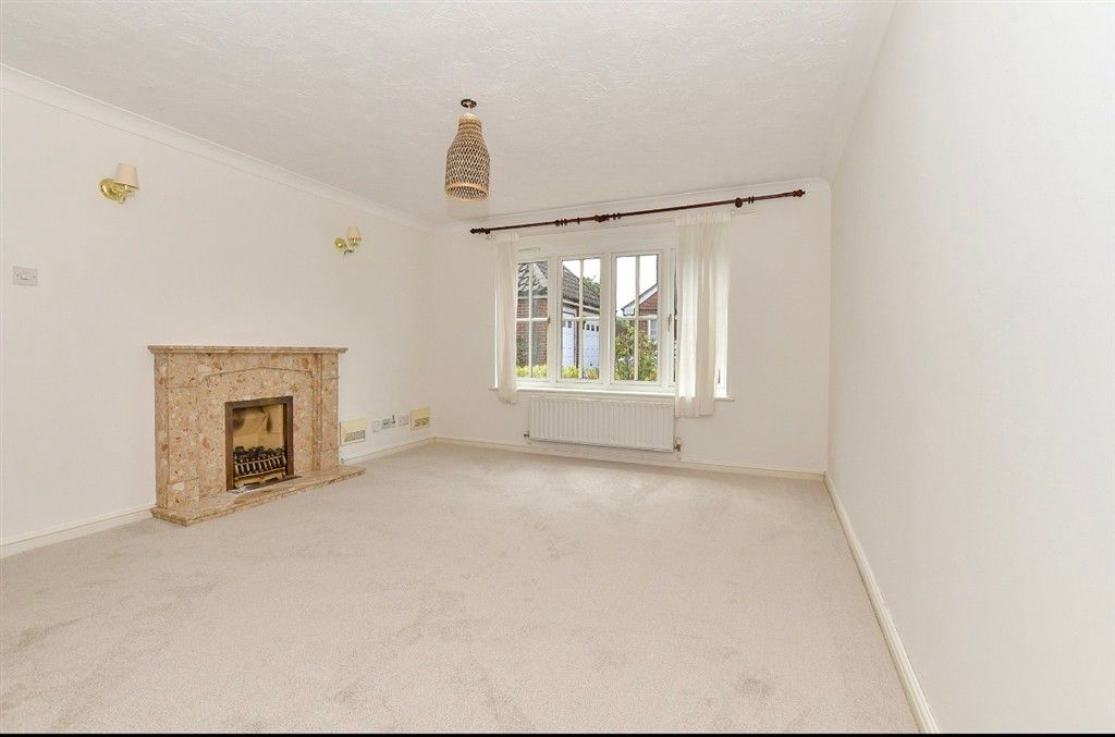 Property photo 1 of 18 N Lounge