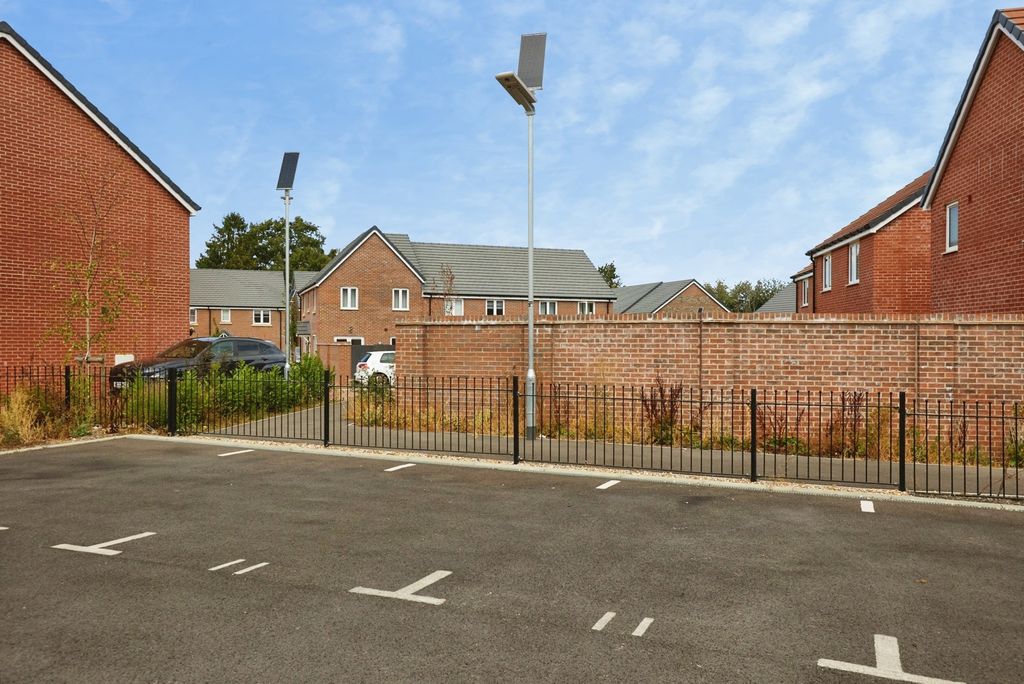 Property photo 3 of 10 Pbox-Img.Jpg