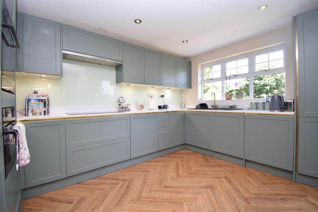Property photo 2 of 27