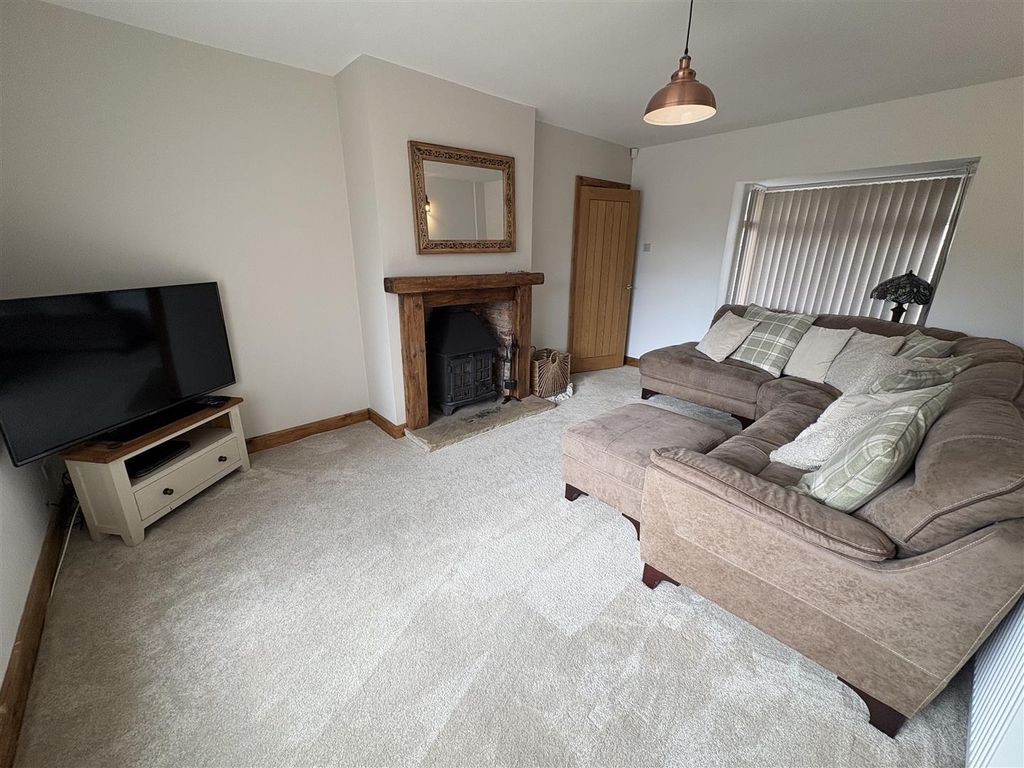 Property photo 2 of 17 Lounge