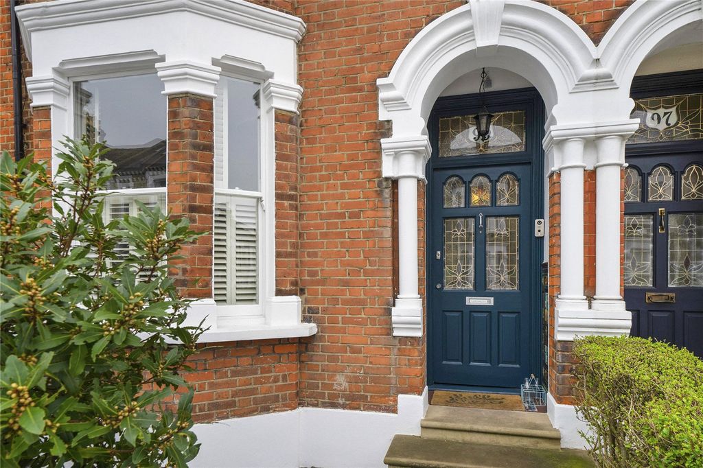 Property photo 3 of 18 Exterior